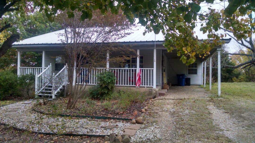 ctapp's tweet image. Shopping with a homebuyer client in Sunnyvale. 40s craftsman style house on some land.