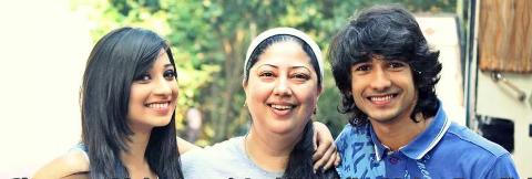 Team_VrushikaM's tweet photo. #vrushu di wid #palki mam n wid lover boy #shantanu #recentpic ♡ http://t.co/hqWohhC1uN