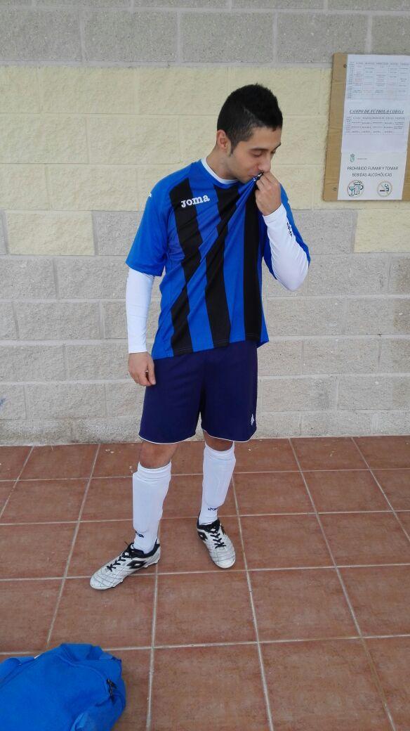 sportingvillam's tweet photo. @AlvaroRedondo15  sí que siente los colores del Sporting. Gran fichaje el primo. http://t.co/DB9oB8lz1A