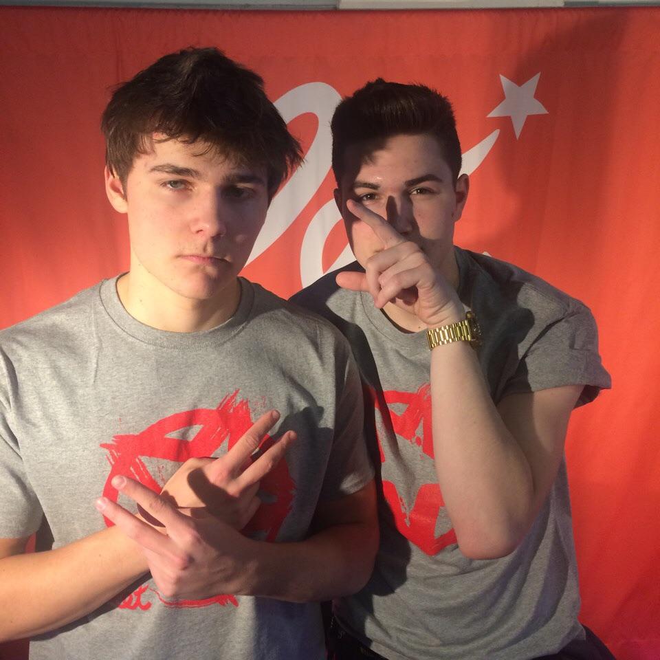 OfficialLet's tweet photo. @jakeboys and @alexernst have arrived! #fangirlsbecrazyy @PlaylistLive  http://t.co/vFMBYmnCoT http://t.co/NjRwEgnaq6