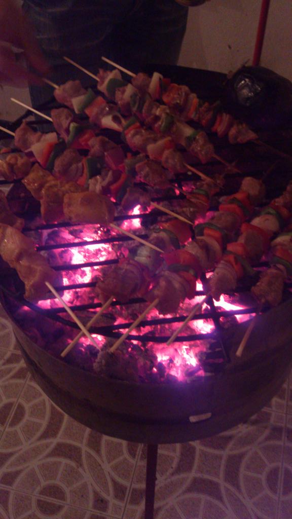 Marichinaa's tweet photo. De barbacoa ummmmm, http://t.co/L2gM2zakBD