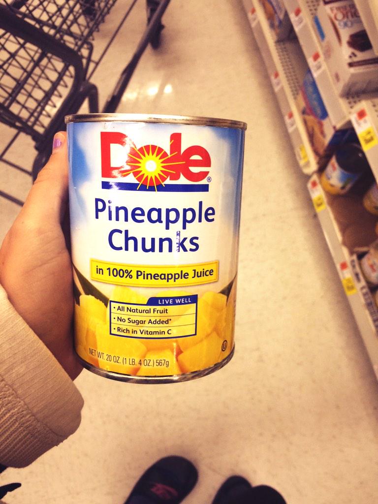 MatthewsAshlyn's tweet photo. The little things remind me of you, @gabs_wright #fruitchunks http://t.co/aUP0RzyQrc