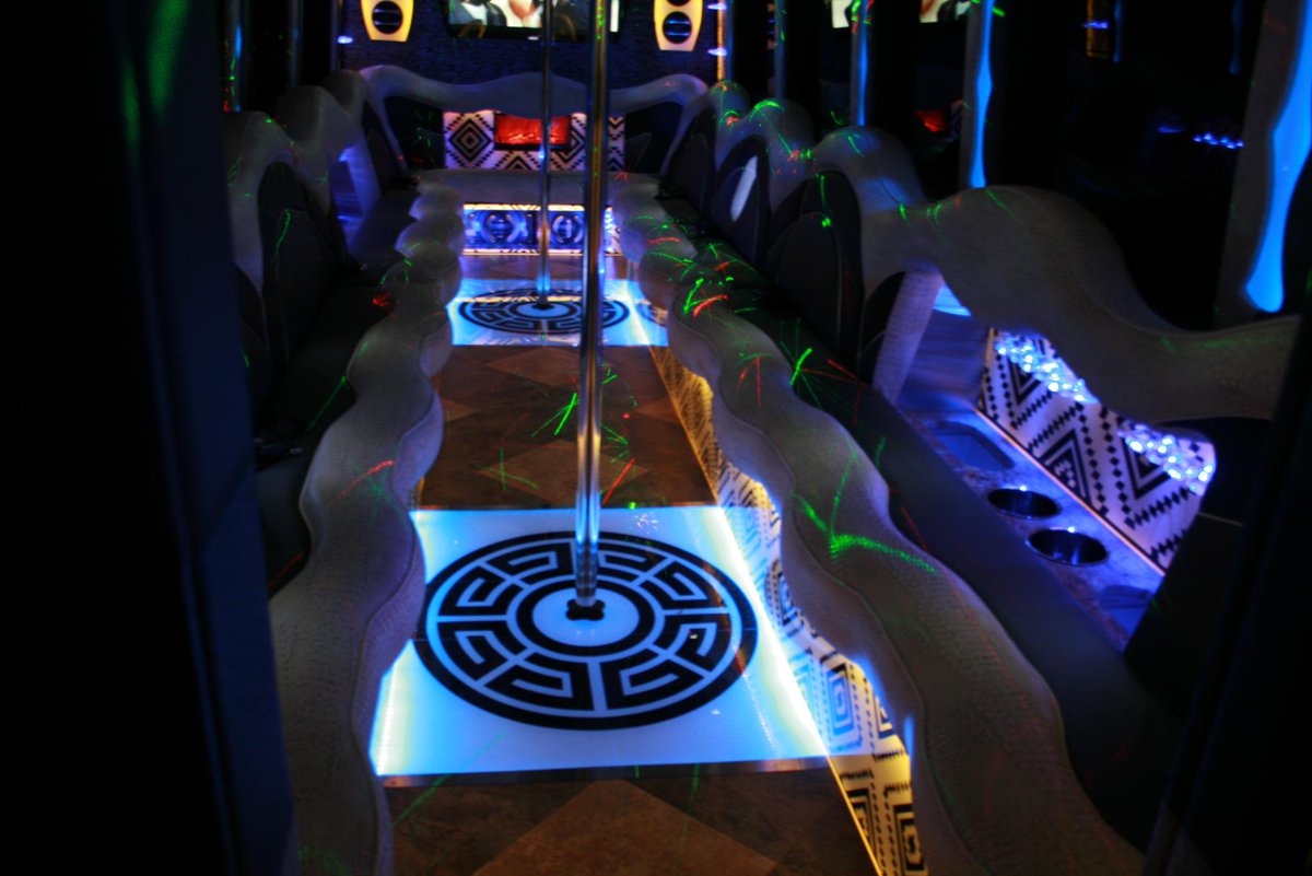 AmerEagleLimo's tweet image. 25-35 passenger party buses AT LOW DISCOUNTED RATES #dcpartybus #vapartybus #mdpartybus