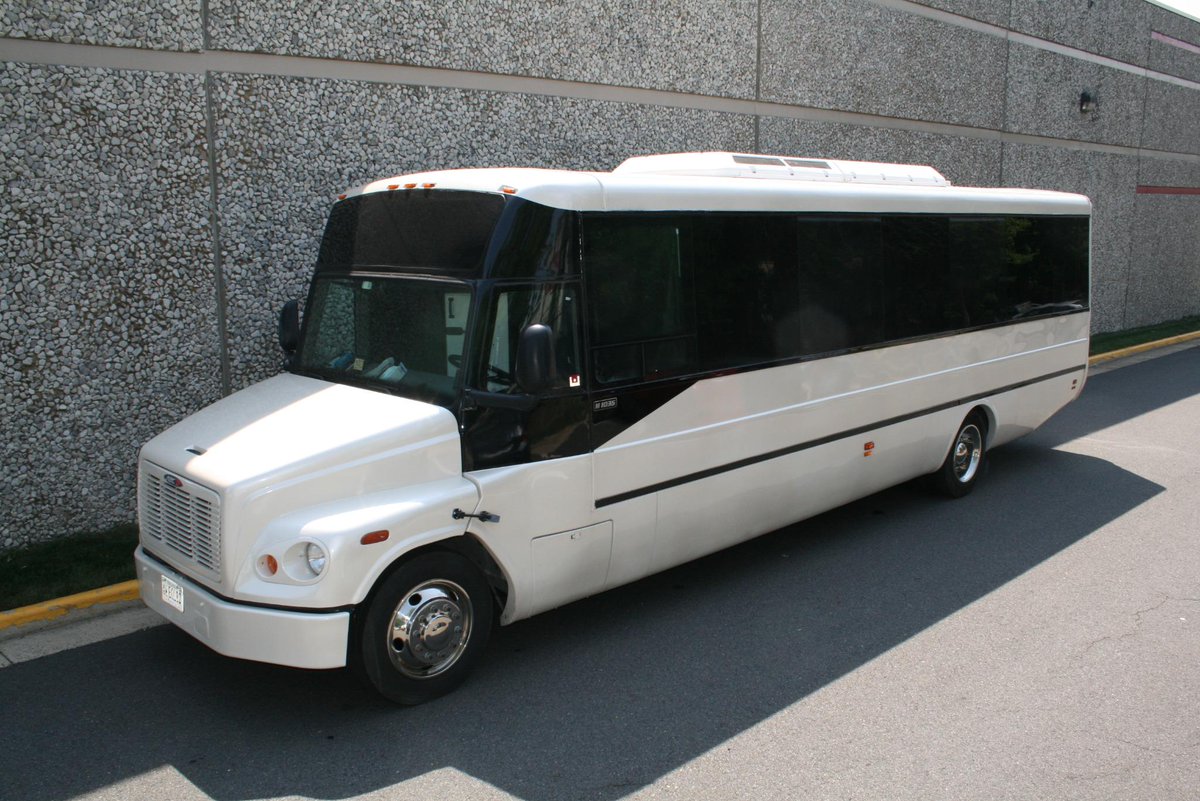 AmerEagleLimo's tweet image. 25-35 passenger party buses AT LOW DISCOUNTED RATES #dcpartybus #vapartybus #mdpartybus