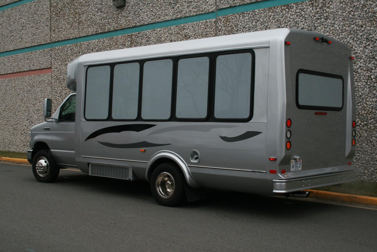 AmerEagleLimo's tweet image. 10-20 passenger party buses AT LOW DISCOUNTED RATES #dcpartybus #vapartybus #mdpartybus