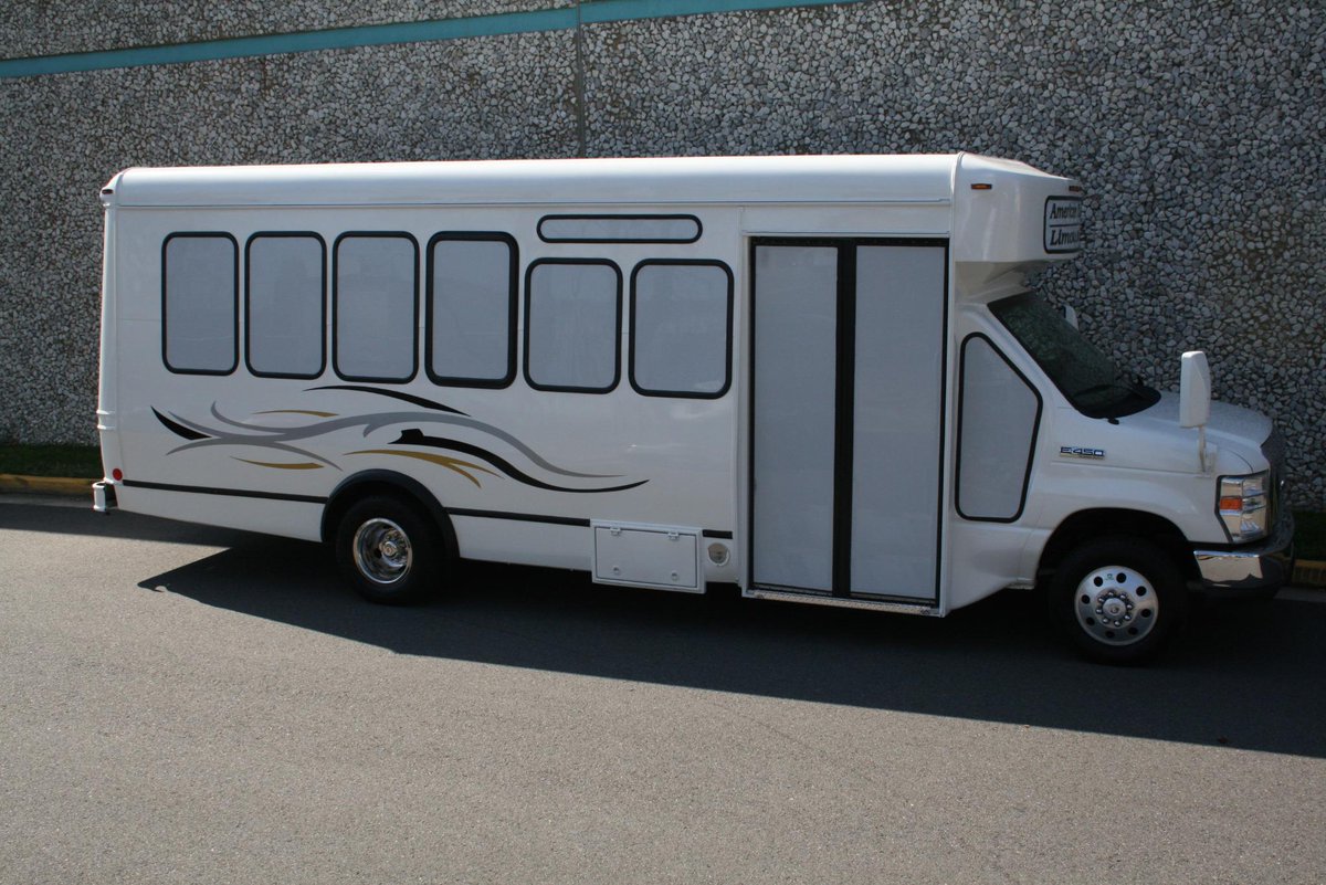 AmerEagleLimo's tweet image. 10-20 passenger party buses AT LOW DISCOUNTED RATES #dcpartybus #vapartybus #mdpartybus