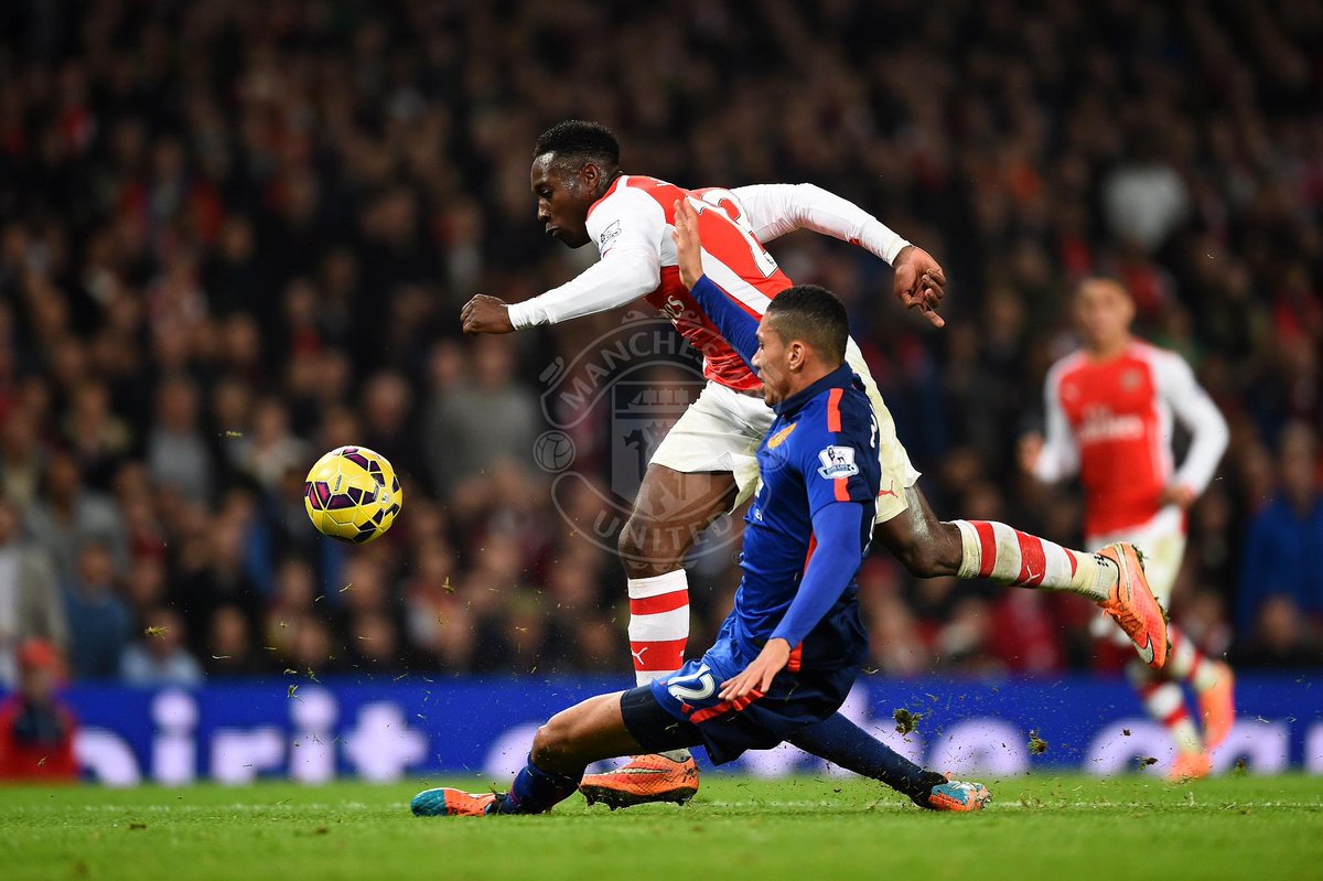 ManUtd's tweet photo. Retweet to vote for Chris Smalling as United's Man of the Match against Arsenal. #mufclive http://t.co/uIoNU37HCt