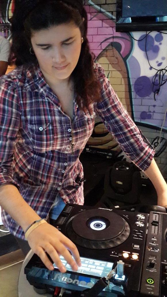 PTYDJAcademy's tweet photo. #GetTogether2 @Cialfaro Pioneer #XDJ1000 http://t.co/pz6c1iZWLg