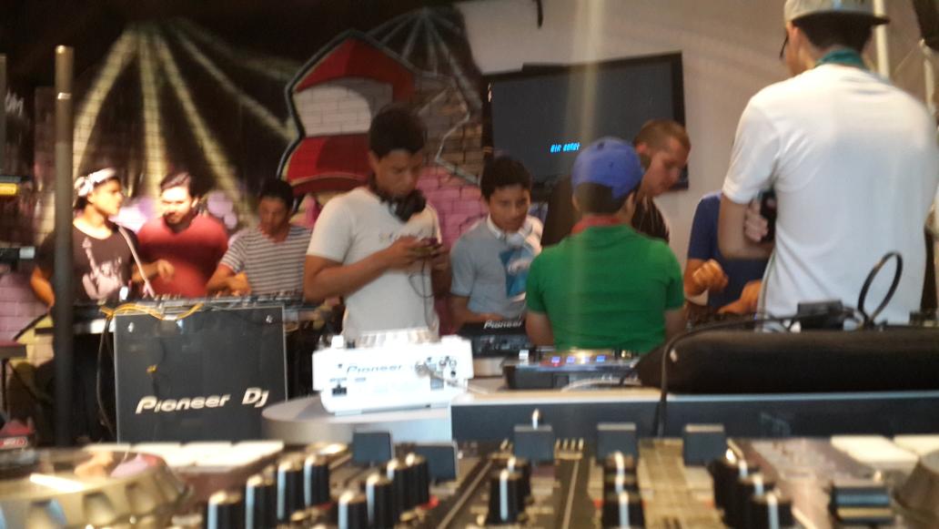 PTYDJAcademy's tweet photo. #GetTogether2 @Cialfaro Pioneer #XDJ1000 http://t.co/pz6c1iZWLg