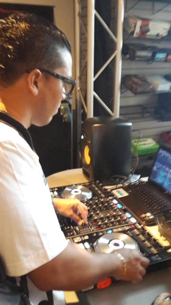 PTYDJAcademy's tweet photo. #GetTogether2 @Cialfaro Pioneer #XDJ1000 http://t.co/10x8tM3jfd