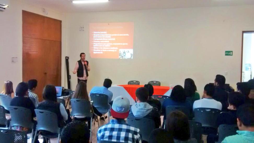 MonrazDiego's tweet photo. Excelente experiencia haber convivido con @Jovenes_Mov el cambio responsable lo están logrando uds! http://t.co/PuPPd1z0uG