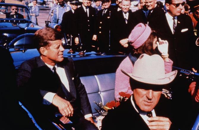 WilliamReymond's tweet photo. #JFK Dallas, 22 novembre 1963. #dealeyplaza http://t.co/FhCCyi8zl7