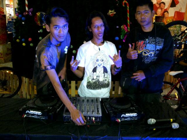 <a href="/djreendi/">REENDI</a> and Dj yansen..klenyer