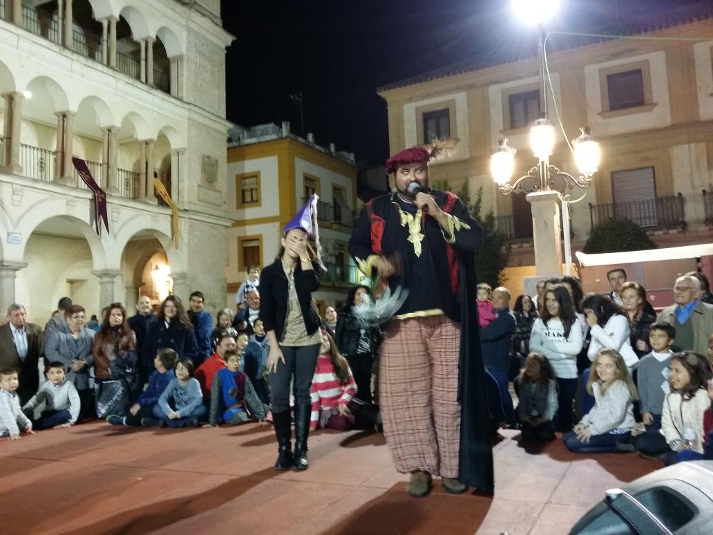 TeatroJupiter's tweet photo. Ahora mismo Teatro Clásico "Nos hemos quedado sin actores! " Cómo nos hemos apañado en el mercado medieval d andujar? http://t.co/16KbEGS6W7