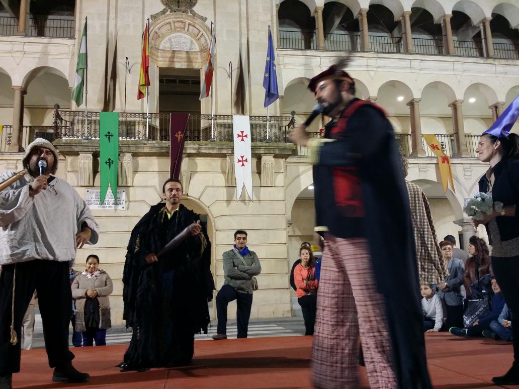 TeatroJupiter's tweet photo. Ahora mismo Teatro Clásico "Nos hemos quedado sin actores! " Cómo nos hemos apañado en el mercado medieval d andujar? http://t.co/16KbEGS6W7