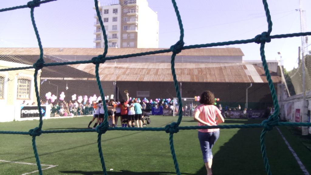 LaGOLady_'s tweet photo. @NoventaFC CAMPEÓN!!!!! @julikapovich @Femfutbol_ros http://t.co/tGBRLkOFWQ