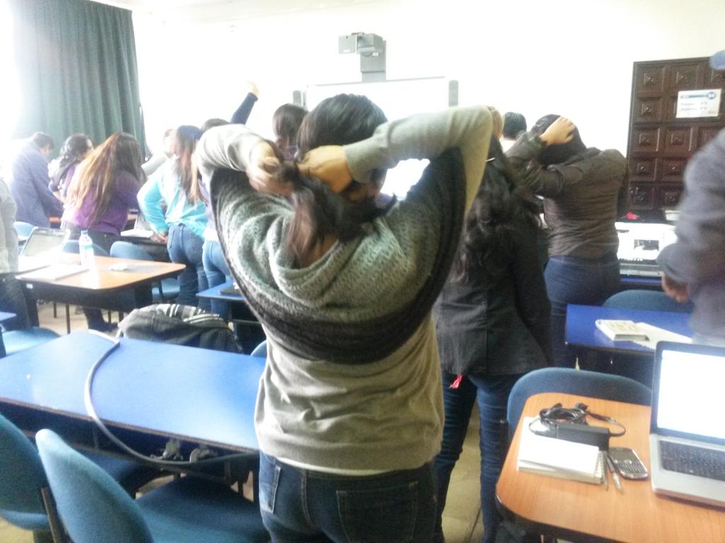 edyvelarde's tweet photo. Pausa activa en clases de estrategia digital con @tikinauta @hugoldavila @gloivinueza #Ticsfacso http://t.co/Q7d4X3FmJA