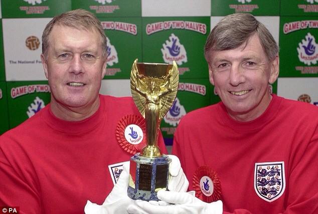 Martin Peters MBE tweet media