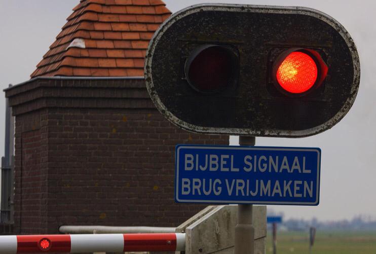 luukentim's tweet photo. Is dit soms het #elfde #gebod?
#bijbel
Een #brug te ver
@Emmapeel100 http://t.co/bZWAgDA25q