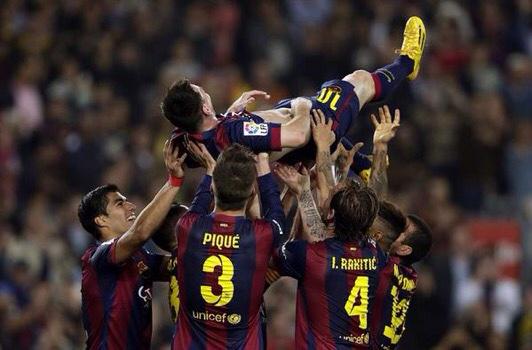 zascule's tweet photo. Y D10S tocó el cielo.. http://t.co/a6KDEwm4lx