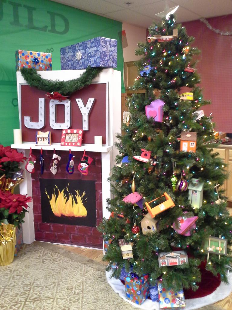 CovingtonHD's tweet photo. All we need is Santa and his chair and we are ready for pictures! Bring your children or pets. Black Friday weekend http://t.co/H63QlxGGwI