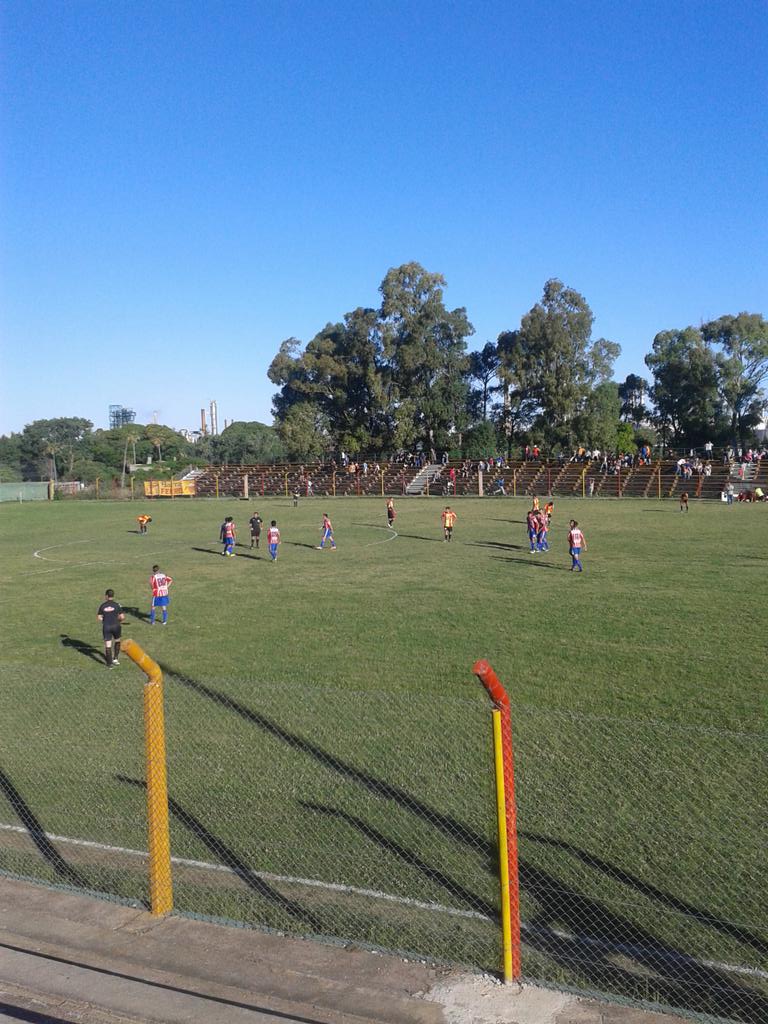 elascensouy's tweet photo. Final en el Paladino @ProgresoOficial 0 - @EspanolCentral 1 (Ignacio Rivero). http://t.co/84X8HUJCGd