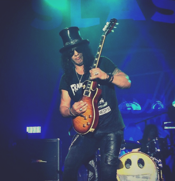 SlashOnFire2014's tweet photo. Tonight gig #Germany #zenithMunich @slash #slash tour @MylesKennedy @brentfitz @toddkerns @franksidoris http://t.co/SDMJx4p4x6