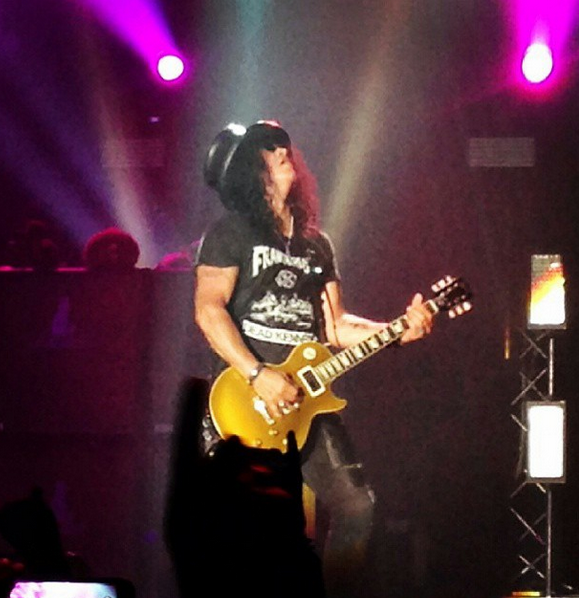 SlashOnFire2014's tweet photo. Tonight gig #Germany #zenithMunich @slash #slash tour @MylesKennedy @brentfitz @toddkerns @franksidoris http://t.co/J6WpfQGI5r