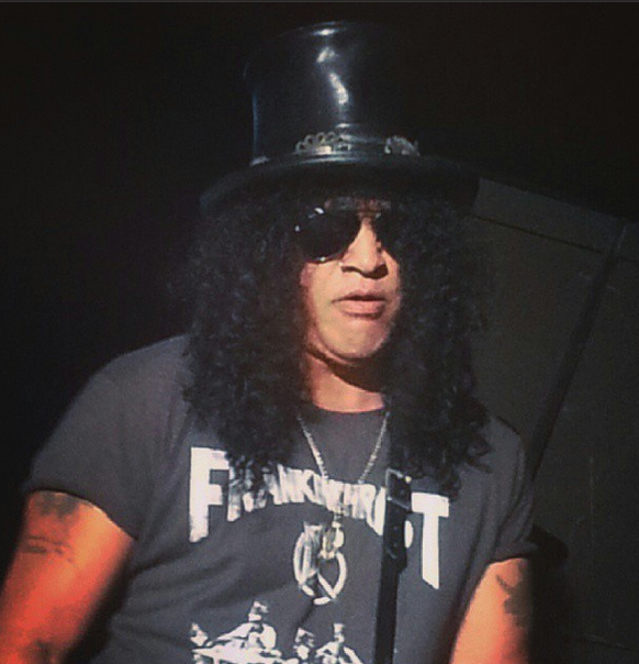 SlashOnFire2014's tweet photo. Tonight gig #Germany #zenithMunich @slash #slash tour @MylesKennedy @brentfitz @toddkerns @franksidoris http://t.co/gSN2mKvjX7