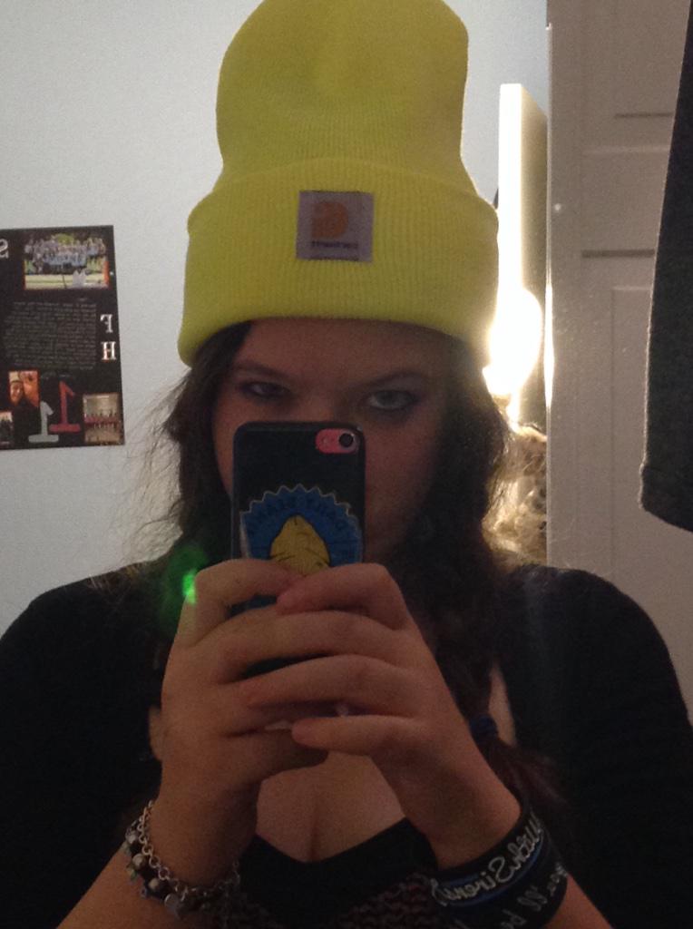 𝖒𝖊𝖒𝖊𝖑𝖎𝖘𝖘𝖆 🏁 on Twitter "when ur beanie is too long http//t.co/2Ro1owDd62"