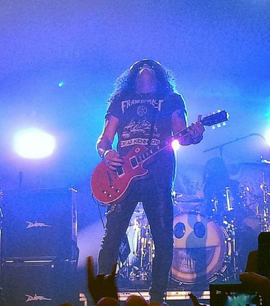 SlashOnFire2014's tweet photo. Tonight gig #Germany #zenithMunich @slash #slash tour @MylesKennedy @brentfitz @toddkerns @franksidoris http://t.co/JnFFJ5FerQ