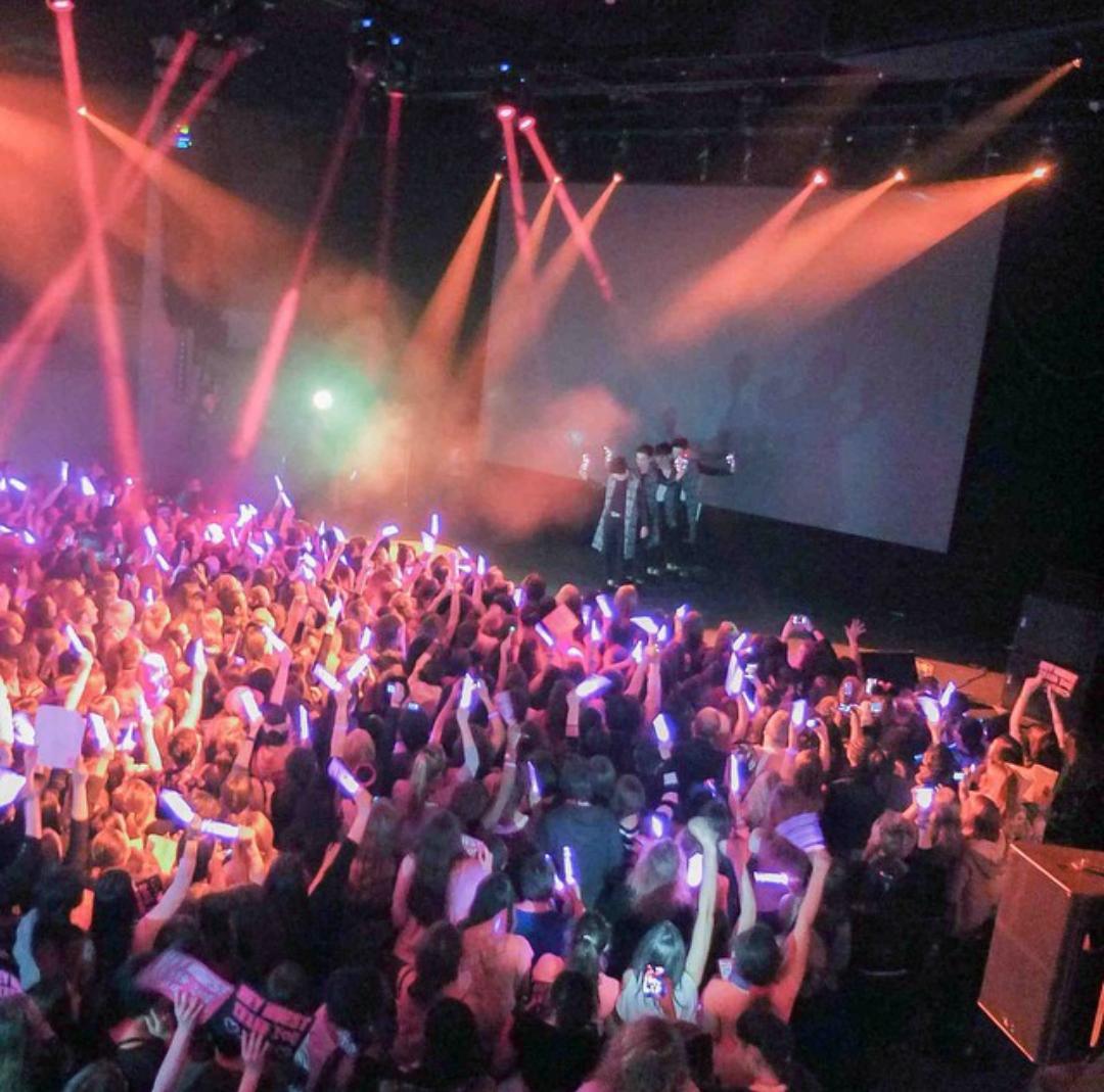 NUESTSG's tweet photo. [Instagram] coree_magazine || Bravo NU'EST ! #nuest #nuestparis #mymusictaste #kpop #coreemag http://t.co/6XIig3WYoI http://t.co/Dt3WfPthRS