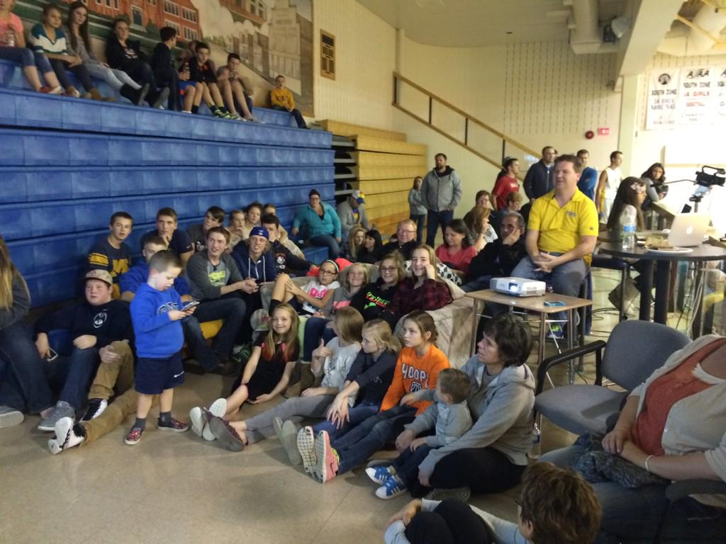 rrdoig's tweet photo. Zeniths on a warpath! #livetweet #goldbluetrue http://t.co/EOZrPY9Iwc