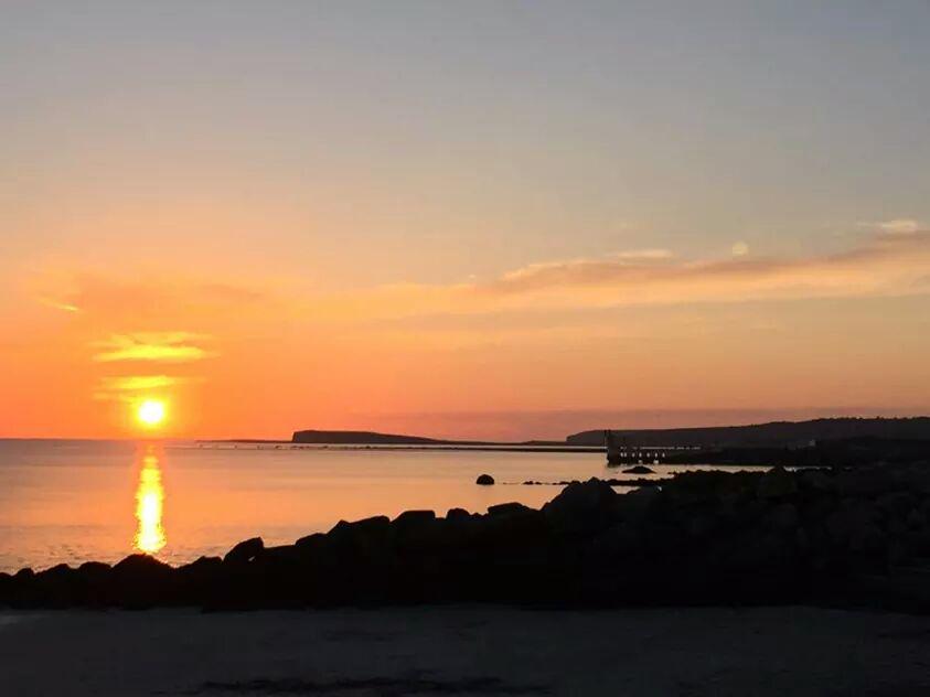 Sunset at Seapoint, Salthill, Galway Bay #wildatlanticway
irelandwesttaxis.com  /via @joemaxitaxi #lastdayofautumn