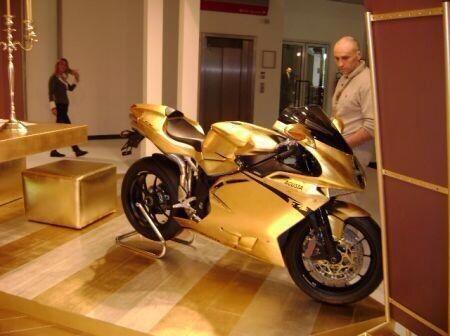 Es_Lujo's tweet photo. Moto de Oro Puro http://t.co/ZfnwZzrMGI