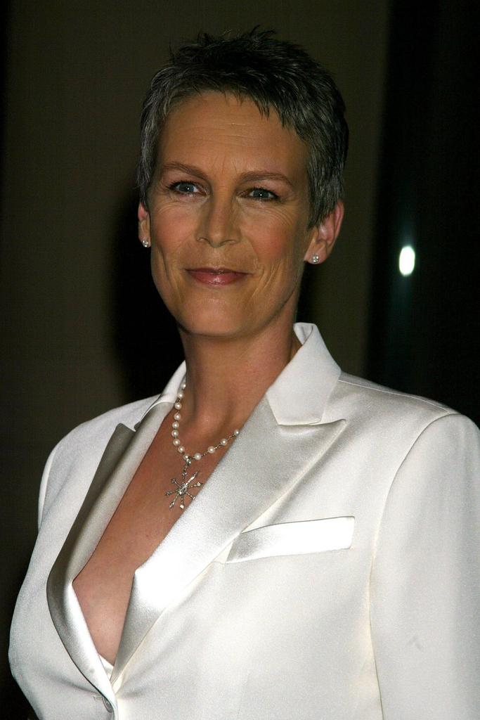 Happy Birthday to the Queen of Horror Jamie Lee Curtis x 