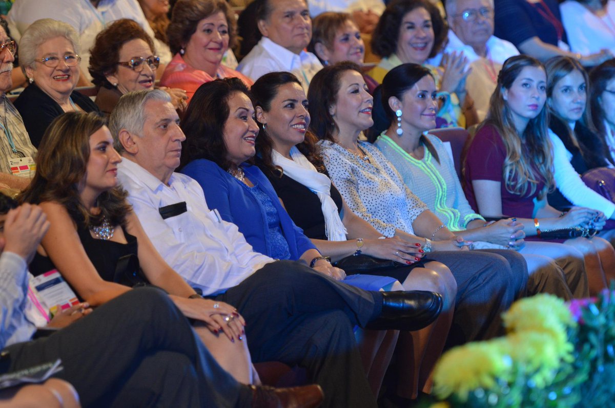ComSoc_Tab's tweet photo. Amor por Tabasco, acciones con su gente: Martha Lilia López Aguilera de Núñez
http://t.co/CSb5JGdi5Z http://t.co/lF7nxjz1iY