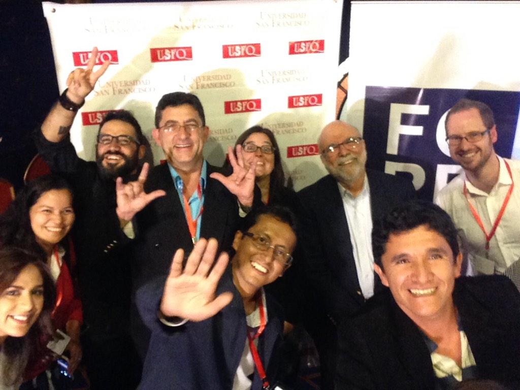 coberdigital's tweet photo. El Super selfie final con el monopod #PerDebate14 http://t.co/fo8Msthvxc