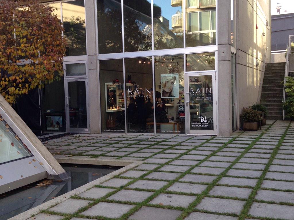 danetheridge's tweet photo. Best thing about 2day's #iZombie location-it's next 2 a #Bumble&Bumble salon! #rainhairsalon #sumotech #myhairissaved http://t.co/wpdaPVzofv