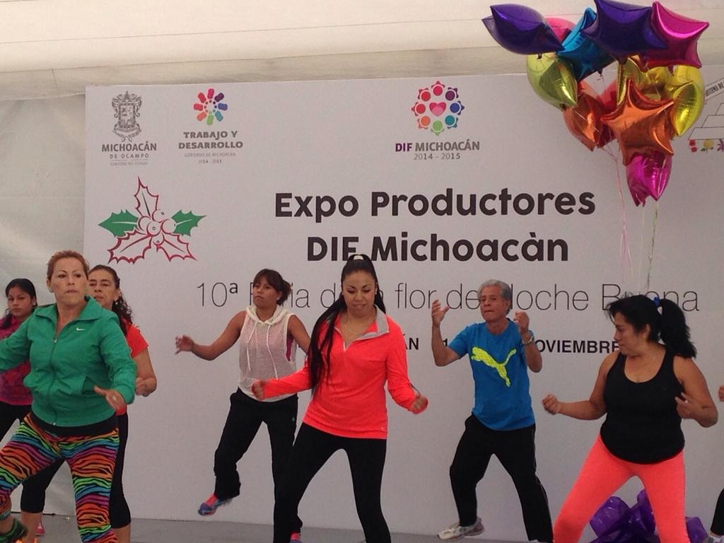 DIF_Michoacan's tweet photo. @DIFMICH Diversas actividades en #EXPODIF con la participación de alumnas de Zumba y grupos musicales tradicionales http://t.co/6MGc212Z2R