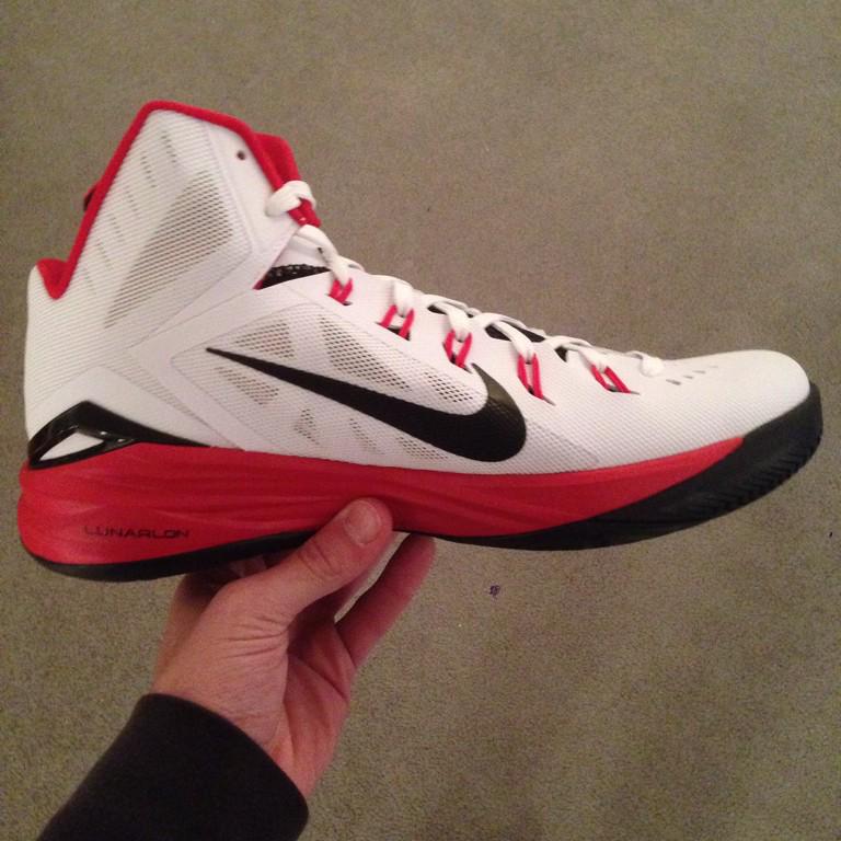 eric_lorenzo13's tweet photo. Came just in time for tryouts๐ #gotmepumped http://t.co/pZeosD6wD3