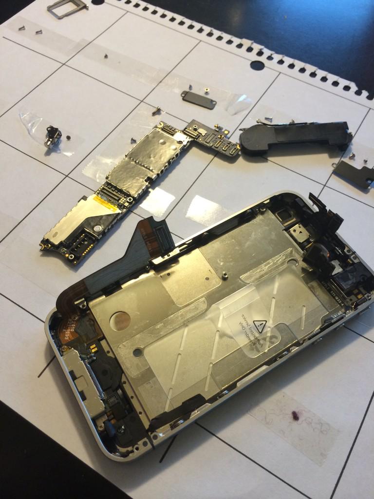 SeeJaneFix's tweet image. Yay! “@wrlee: #Fun: Helping #startup @SeeJaneFix break things w/my first iPhone 4 tear down seejanefix.com http://t.co/FpmtOgabJU”