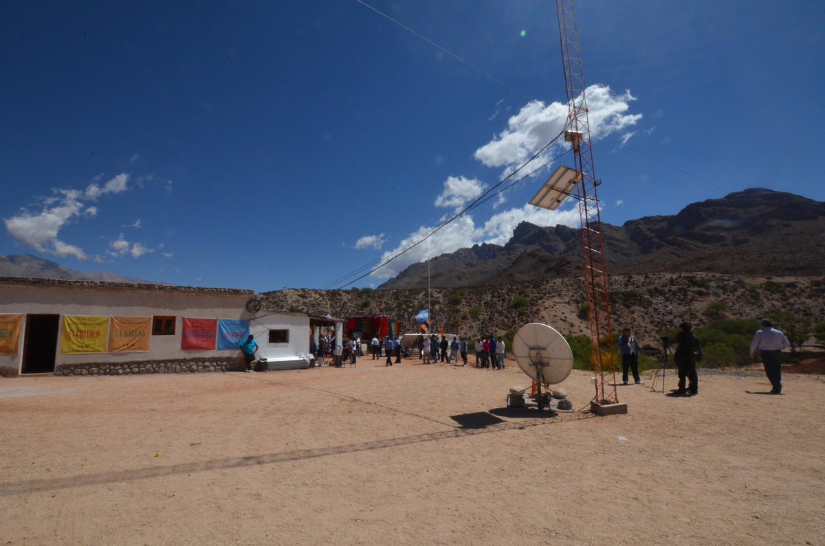 Sabbatella's tweet photo. Acá se evidencia q gracias a la LSCA el pueblo tomó la palabra y dio nacimiento anuevos medios http://t.co/PRO0IR7JCZ http://t.co/bh7KQomR6j
