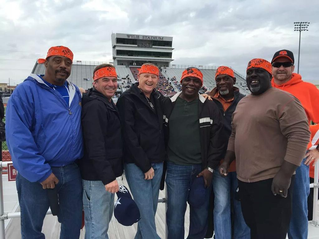 RockwallJackets's tweet photo. Some former GREATS at the game.. Once a Jacket always a Jacket... #jacketalumni #formerjackets http://t.co/TWGdLj4l5O