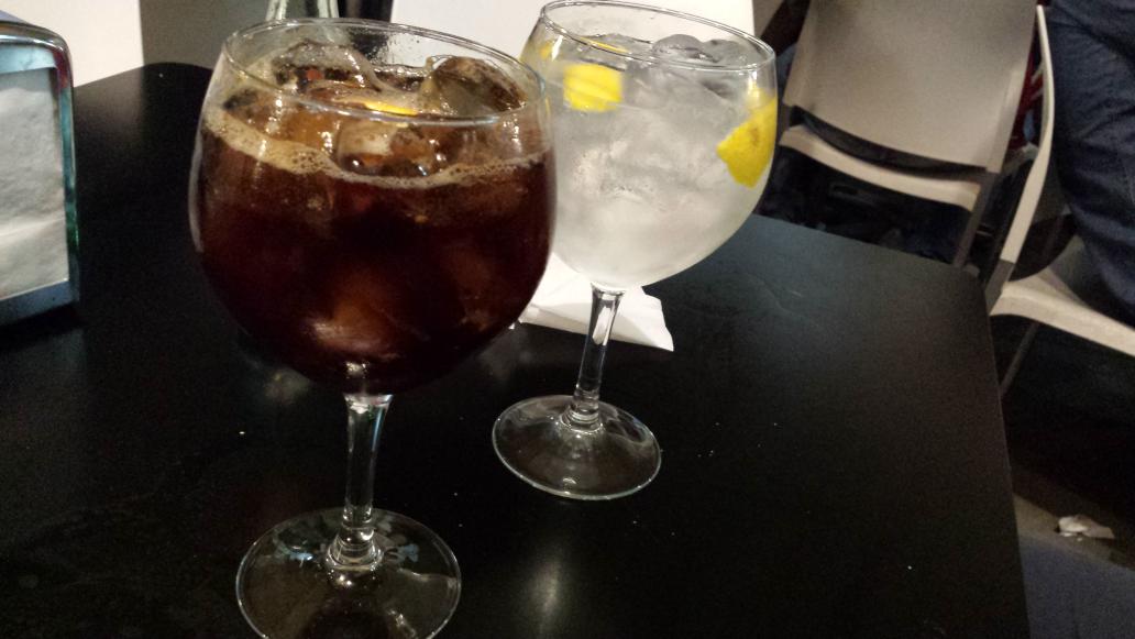 SBlascoDavid's tweet photo. Copitas finas ✌🍹@ManuelParron http://t.co/D29v8zkdqJ