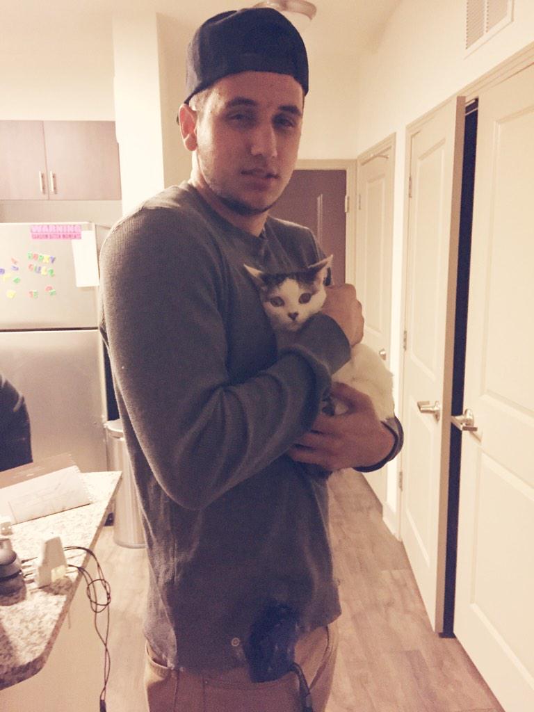 IvythekittyCat's tweet photo. Miss steal yo man @JeremyBonar http://t.co/Tx8pgplq8c