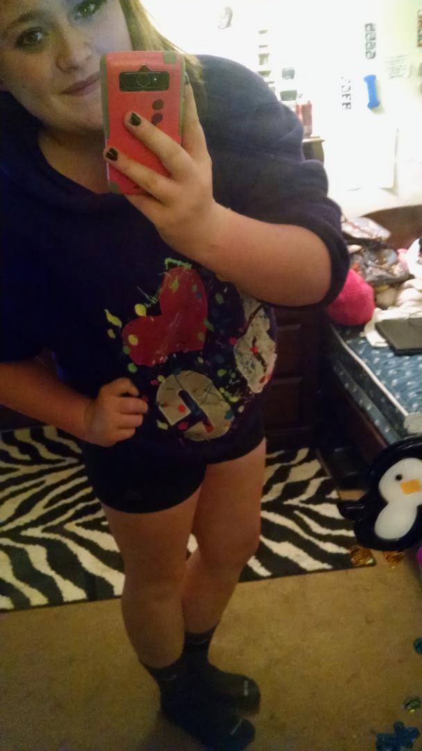 MaciMayhorn's tweet photo. Jamming out to my music tonight. 😘❤ http://t.co/f9cheYZAts