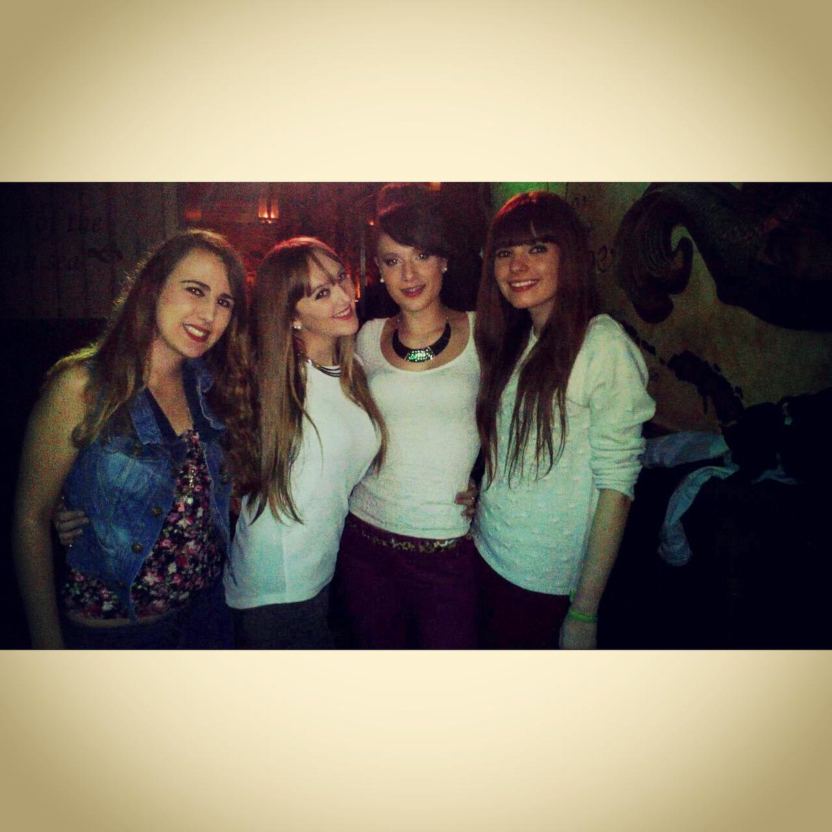 jessica_sg92's tweet photo. Gran noche la de ayer con mis niñas!! @SilRubiiaa @eneritzD12 @NereaGuzmayo #osquiero!! #prontorepetimos http://t.co/gz9jCzWeg3