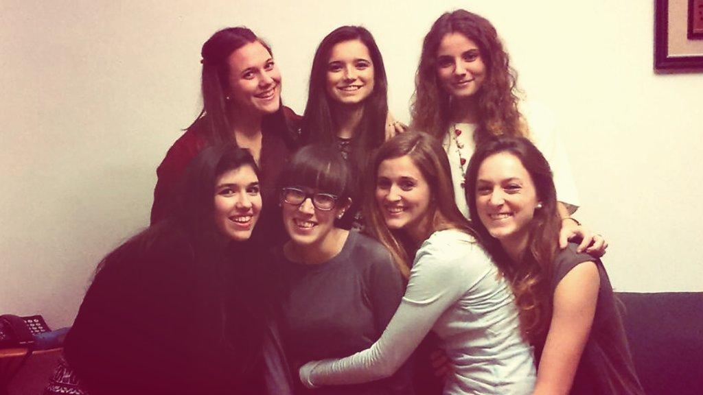 mariaac93's tweet photo. Por fin un ratito con mis chicas, lo necesitaba! ♡♥ @PaulaMS18 @blancsb @TessFuertes @albapo15 @ClaraQuilez #idoia http://t.co/BolAWMJbCb
