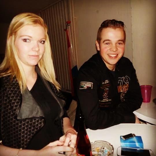deameon15's tweet photo. Samen met vrouwke ♥ http://t.co/9Da7Ot2N8X